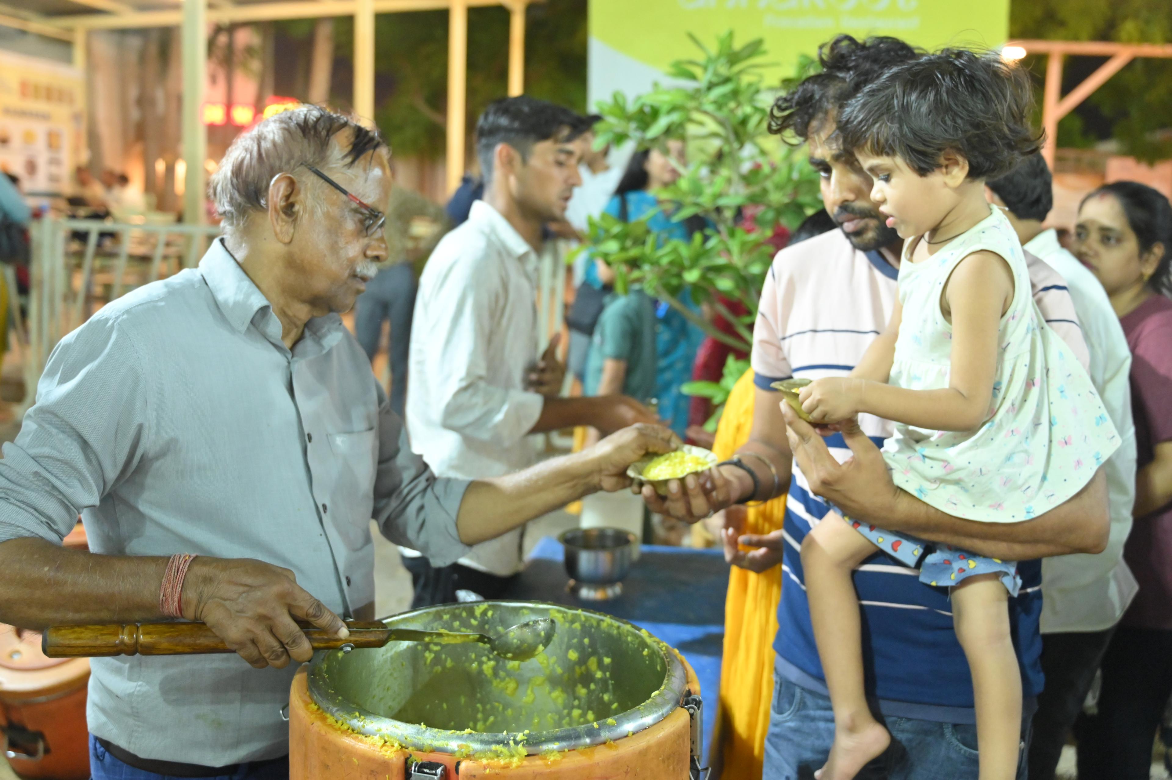 Prasadam Vitaran Seva